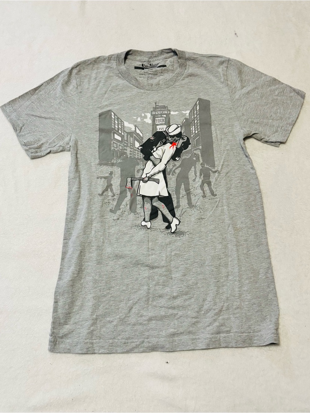 Z-Day Zombies (Zombie Kiss) Gray Short Sleeve Tee Size Small EUC Unisex